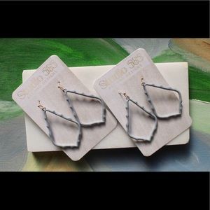 Light grey dangle earrings! New!